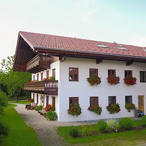 B33 Übersee